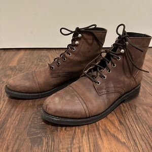 Women’s Thursday Boot Company, boots style “Captain”.